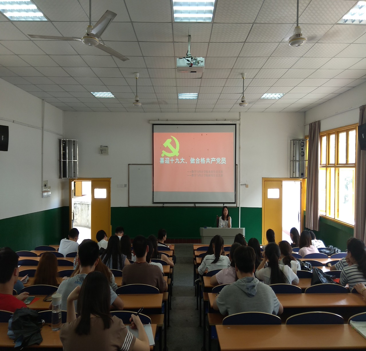 图为:活动现场